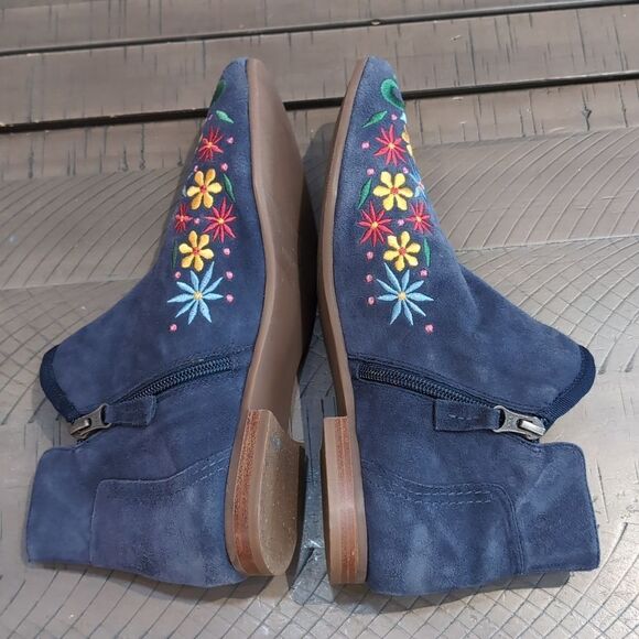 Bernardo Francine Blue Suede Floral Embroidered Booties Size 8.5 - Picture 6 of 11